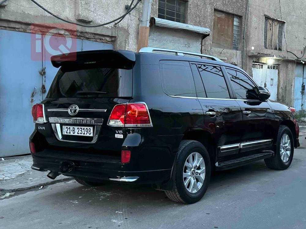 تۆیۆتا لاند کروزەر